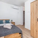 Gorgeous In Ferienhaus Modrušani