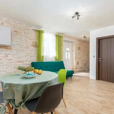 度假居 Awesome In Modrušani