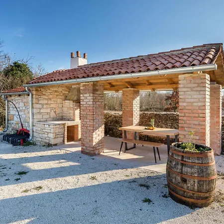 Holiday home Amazing In With Wifi *