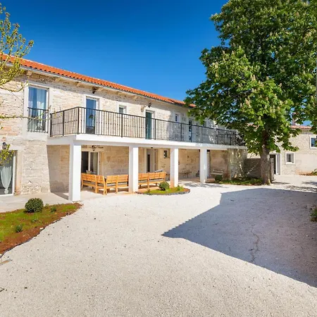 Gorgeous In Ferienhaus Modrušani