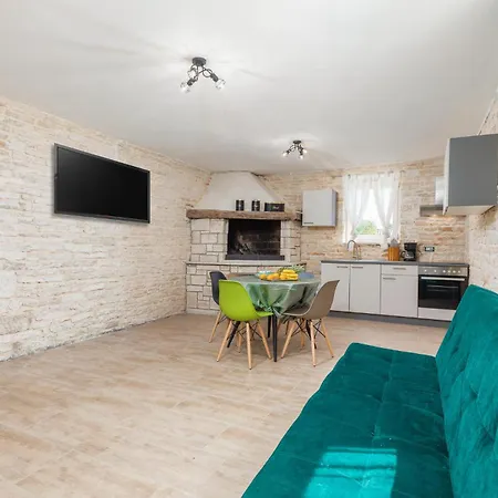 Holiday home Amazing In With Wifi Modrusani