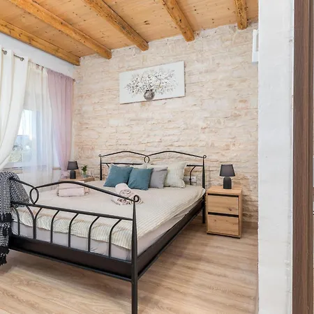 Holiday home Amazing In With Wifi Modrusani