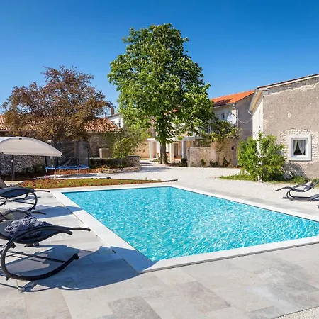 Holiday home Amazing In With Wifi Modrusani