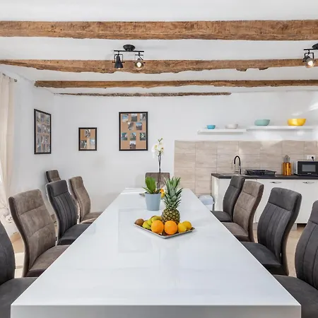 Amazing In With Wifi Holiday home Modrusani
