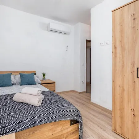 Amazing In With Wifi Holiday home Modrusani