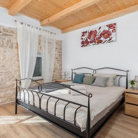 Amazing In With Wifi Holiday home Modrusani